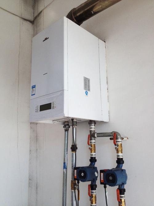 壁掛爐閃黃燈的原因